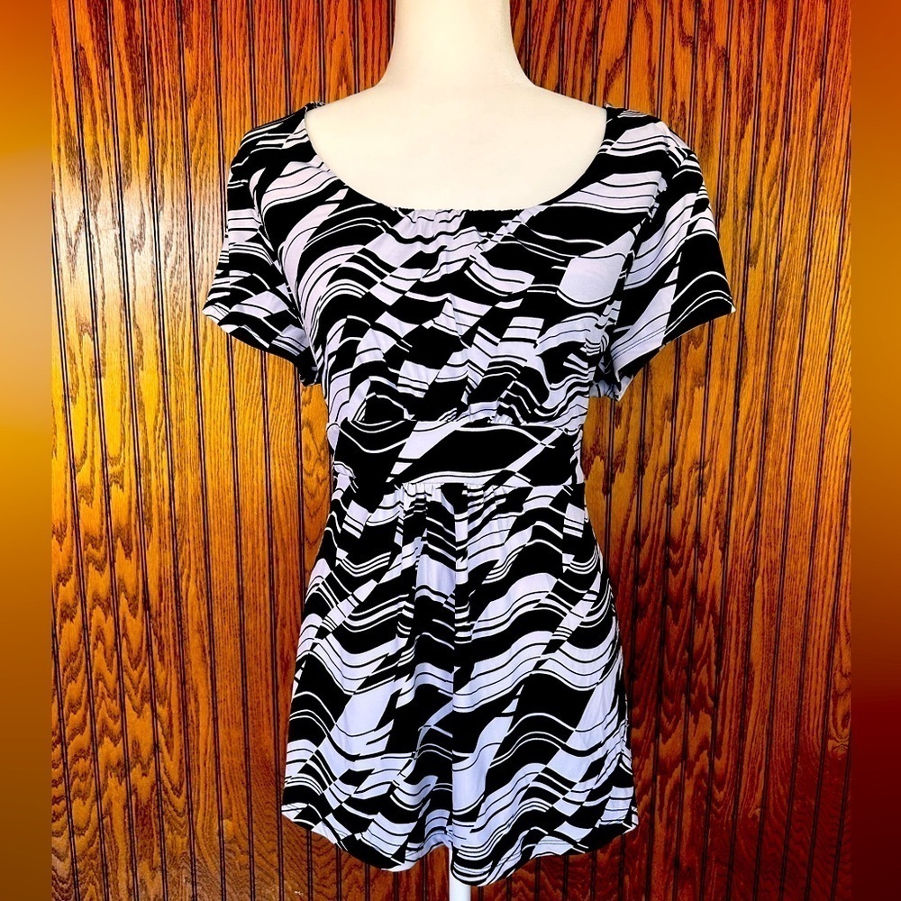 Apostrophe black and white stretch tie back shirt size XL
